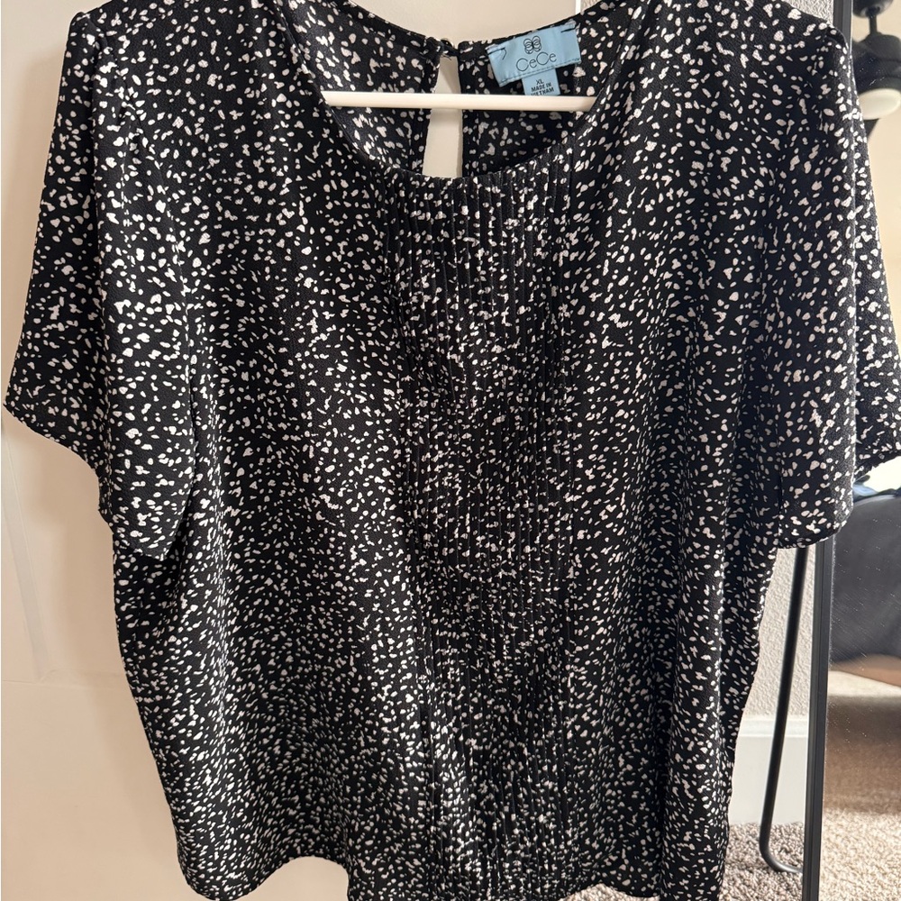 CeCe Black and White Speckled Short Sleeve Blouse